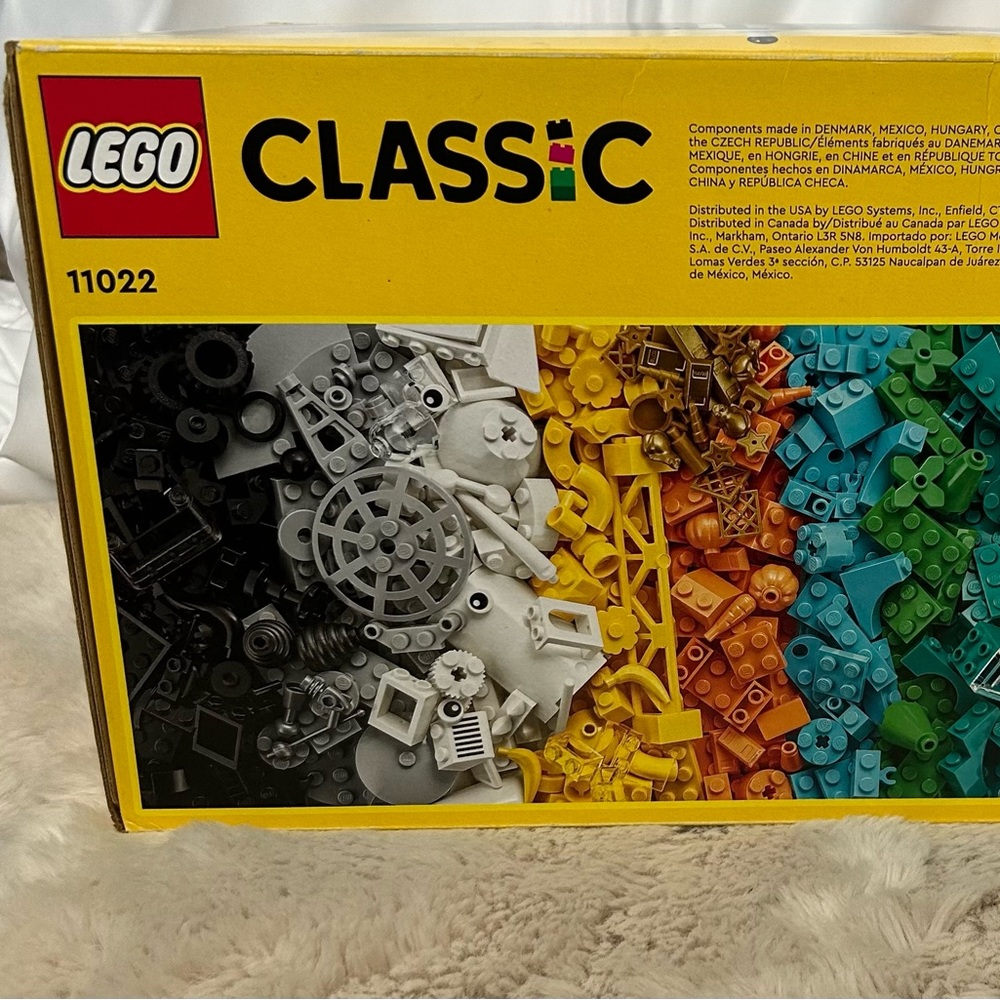 Lego Classic Space Mission Set- 1700 pieces - Picture 2 of 7
